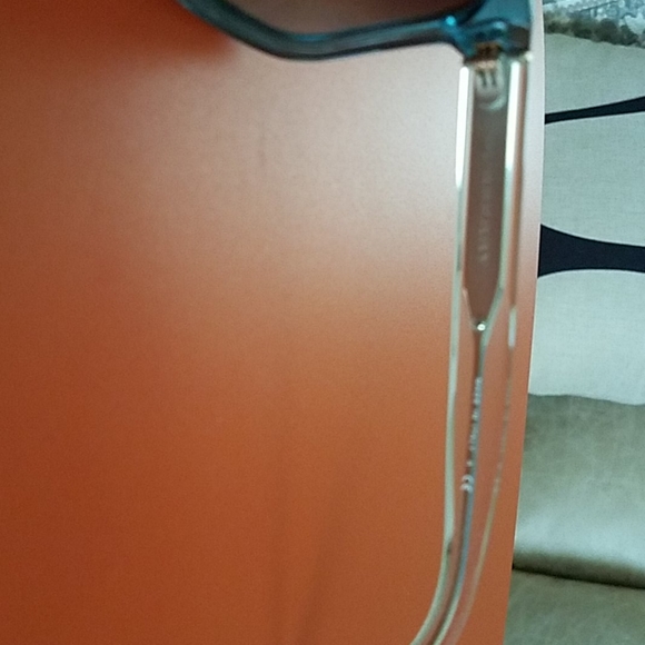 Burberry Sunglass Model 4209 - Picture 6 of 8